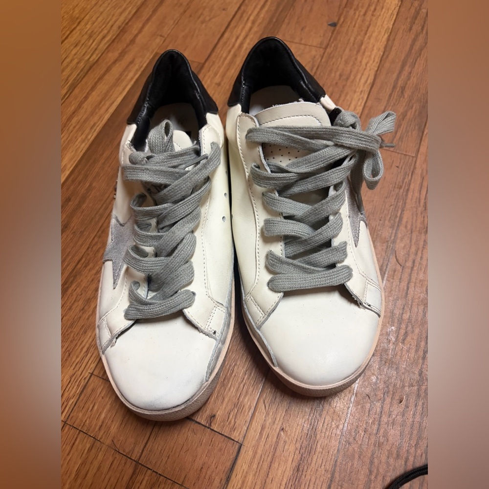 Golden Goose size 39 Super Star With Black Heel Tab And Metal Stud